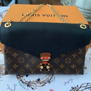 Louis Vuitton Pallas Chain Noir Handbag